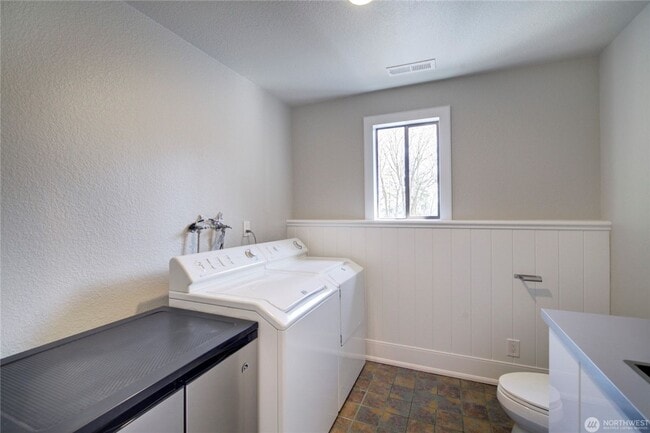 Building Photo - 3bd/2.5ba Bellevue House