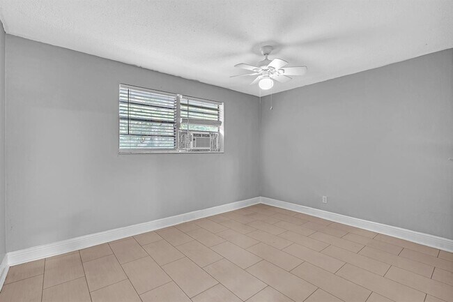 Building Photo - 626 SW 14th Ave