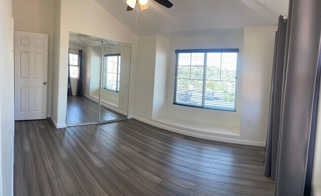 Building Photo - Move in Special!! Beautiful 4 bed/4.5 bath...