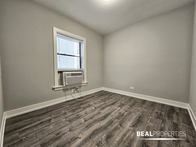 Building Photo - 711 W Brompton Ave