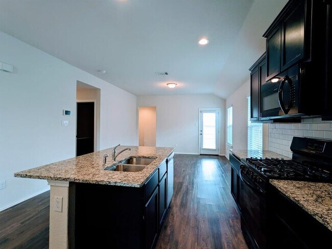 Building Photo - 121 Dylan Dr
