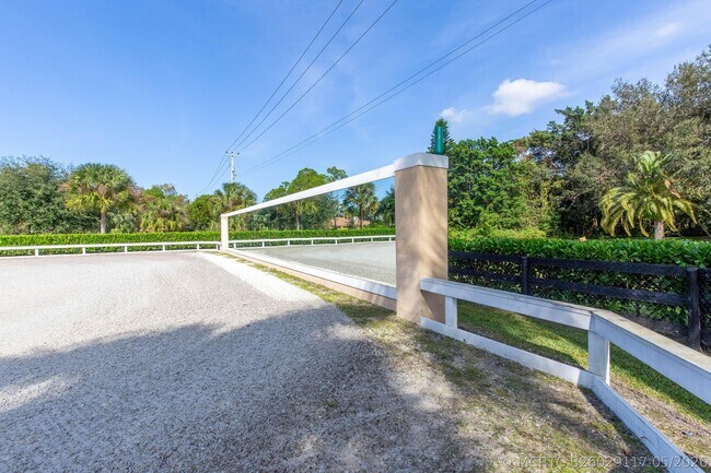 Building Photo - 14943 Paddock Dr
