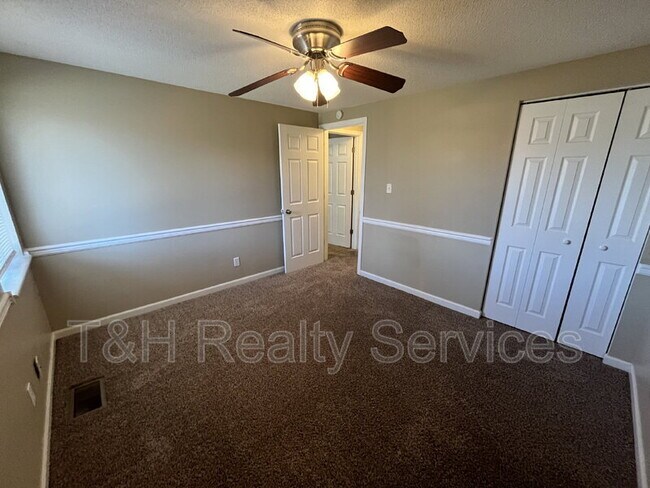 Building Photo - 1090 Greenwood Trail W Dr