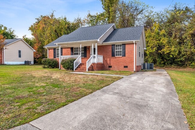 Building Photo - SW - Like New Home! Newer SS Appliances & Cabinets, Ceiling Fans, Blinds, Front Porch and Deck. M...