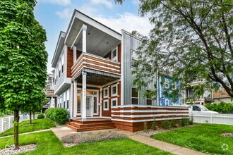 Building Photo - 902 Woodlawn Ave