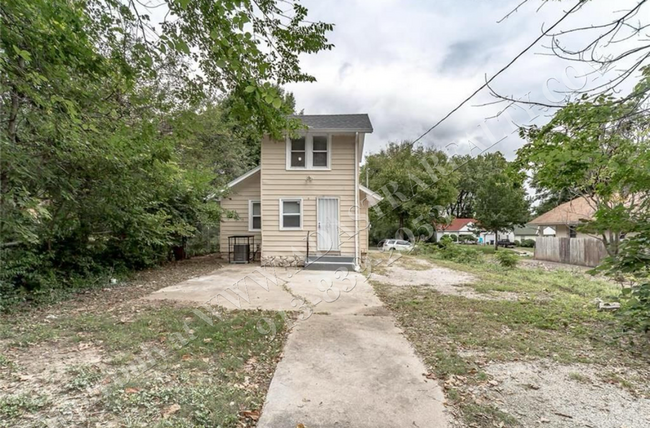 Building Photo - ADORABLE 3 bedroom 1 bathroom home in KCMO...