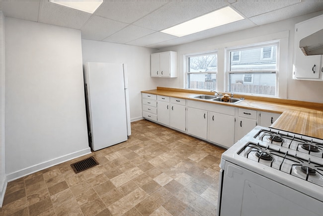 Building Photo - 1106 Burr St