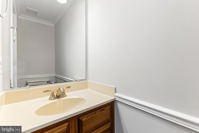 Building Photo - 1232 Quaker Ridge Dr