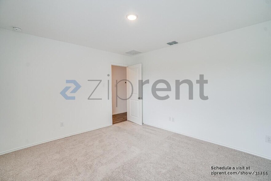Building Photo - 627 Cochran Dr