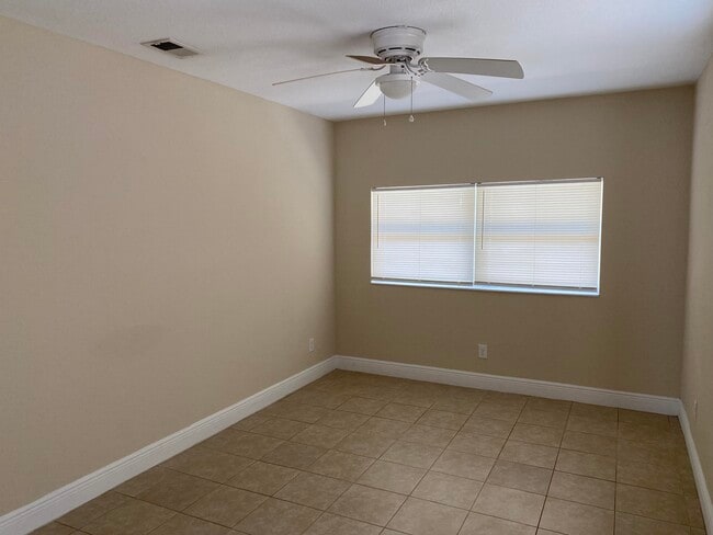 Building Photo - 1681 NW Palm Lake Dr