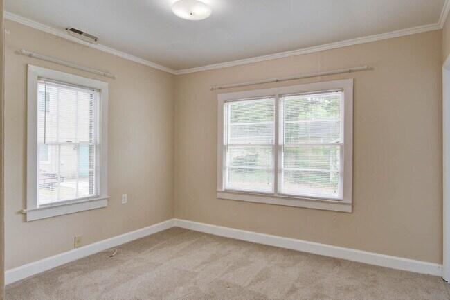 Building Photo - 1833 Orangeburg St