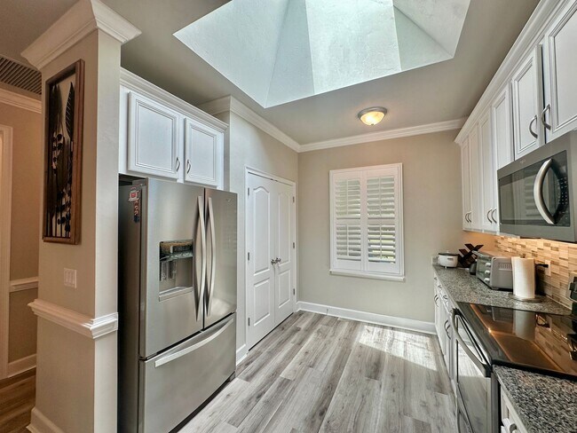 Building Photo - Modern Comfort in Fletcher Oaks – 3BR/2BA ...