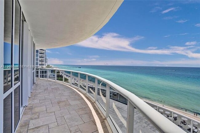 Building Photo - 15901 Collins Ave