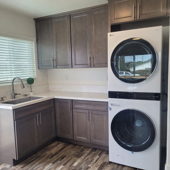 Building Photo - 1641 Evergreen Ave