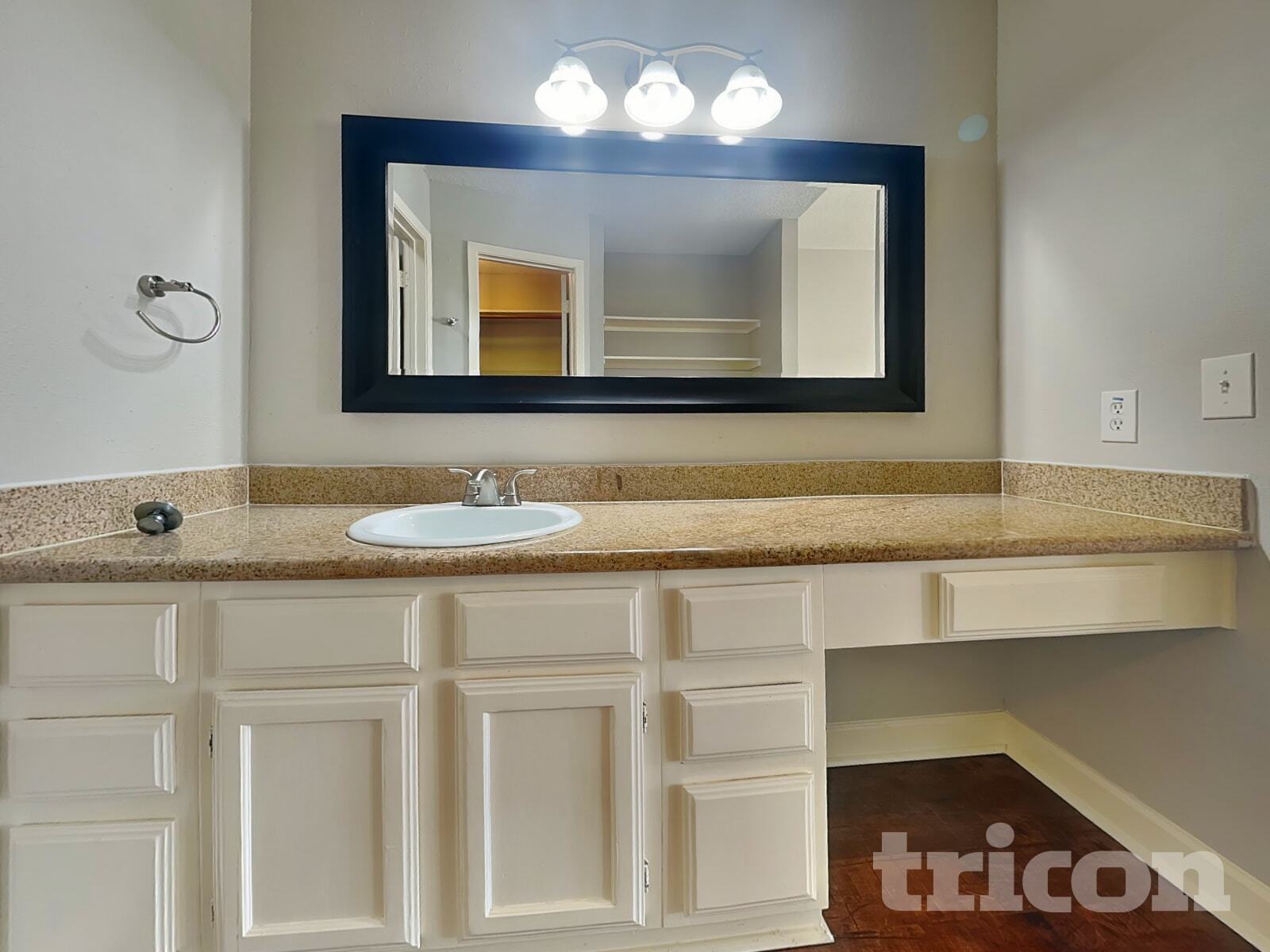 Building Photo - 2622 Townhall Ln