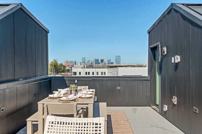 Building Photo - 1117 3rd Ave S