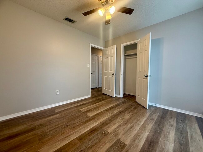 Building Photo - 13907 Rockinghorse Ln