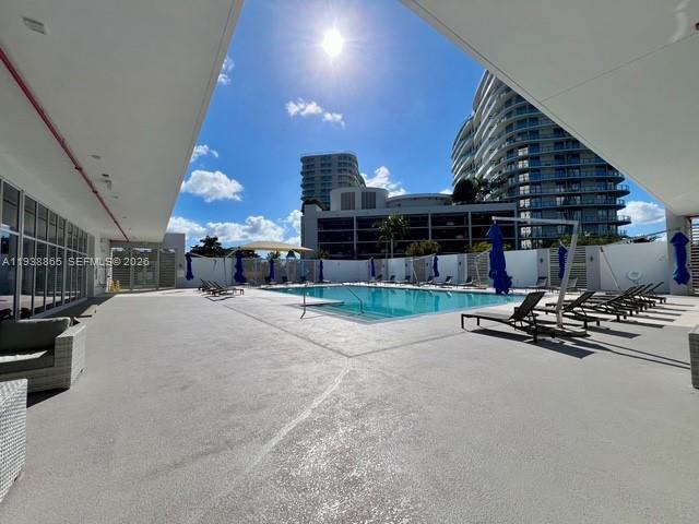 Building Photo - 14951 Royal Oaks Ln