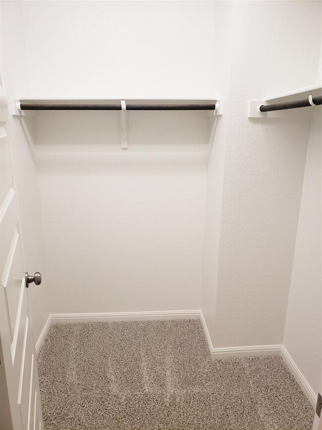 Building Photo - 124 Peruvian Ln