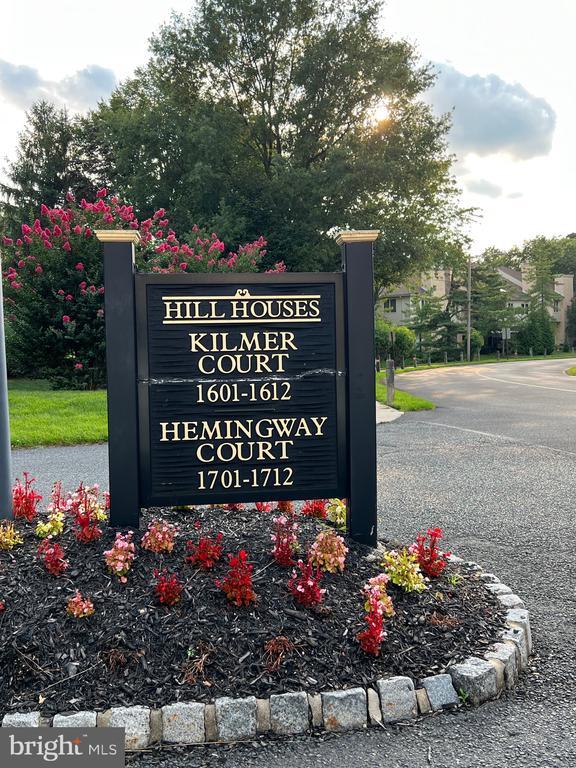 Building Photo - 1710 Chanticleer