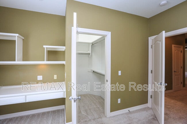 Building Photo - 5602 S Bent Tree Dr