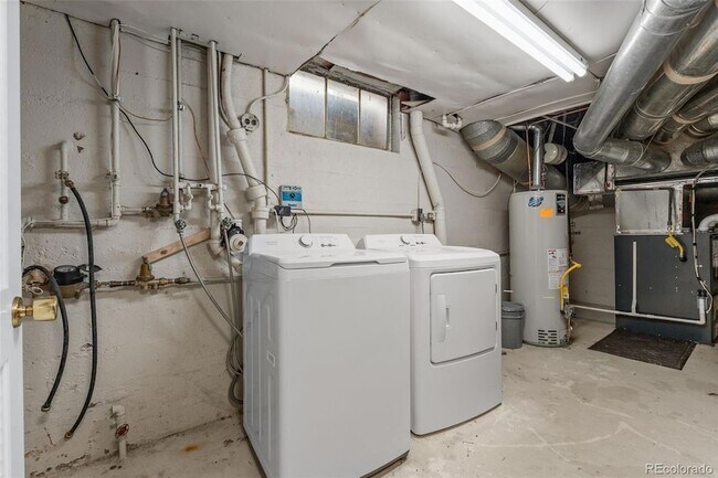 Building Photo - 1321 E Monument St