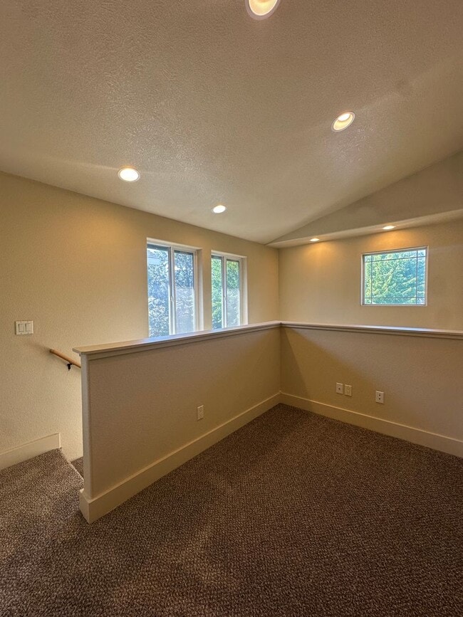 Building Photo - Charming 3 Bedroom home near Old Mill!