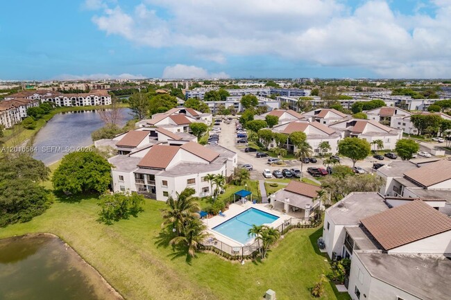 Building Photo - 9425 Fontainebleau Blvd