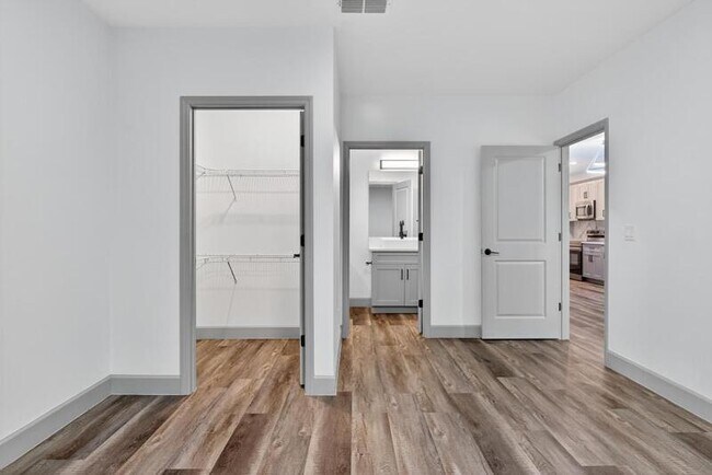 Building Photo - 2252 Fernwood St