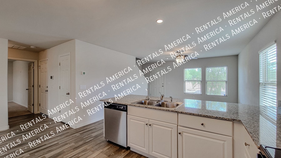 Building Photo - 229 Watson Pl