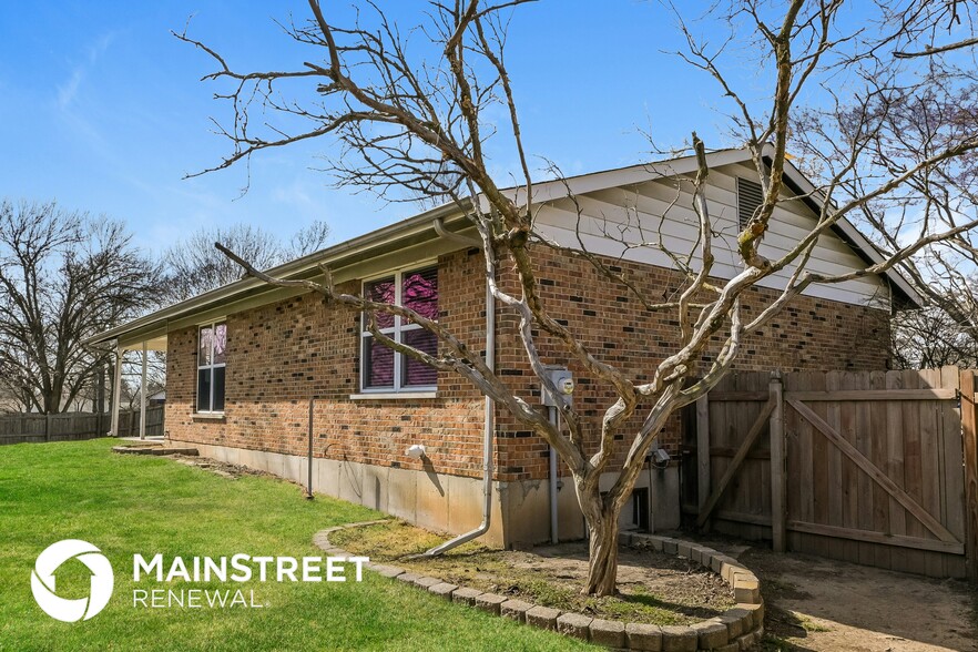 Building Photo - 3620 Ange Dr