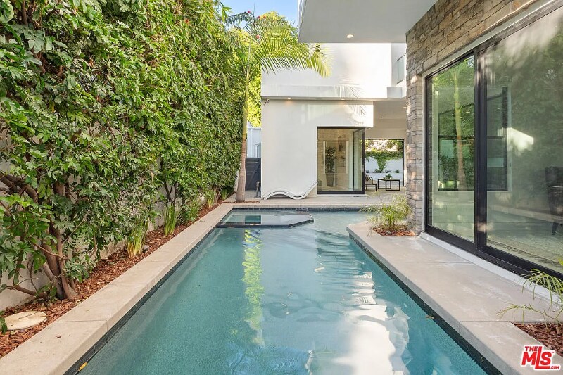 Building Photo - 1621 N Fairfax Ave