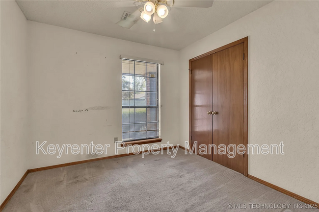 Building Photo - 9305 S Land Ave