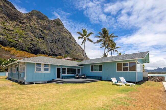 Primary Photo - Casual Beach Front 3 Bedroom, 2 Bath Home ...