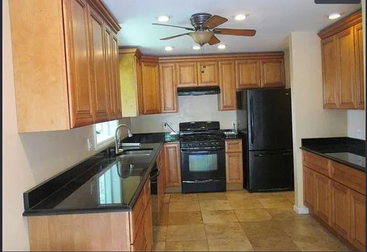 Building Photo - 223 Springhouse Ln