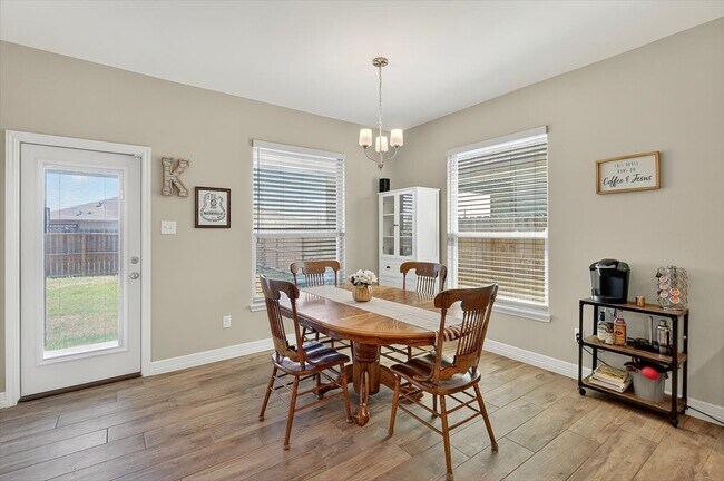 Building Photo - 2214 Cuarzo Dr