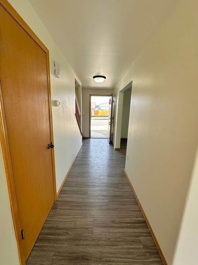 Building Photo - 4 Bedroom 3 Bathroom Home with Attached Garage, AC, and 2 Separate Living Areas!