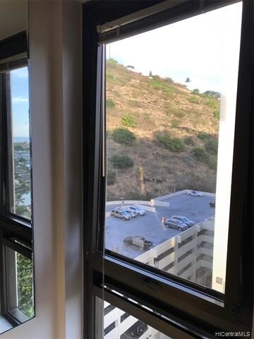 Building Photo - 501 Hahaione St