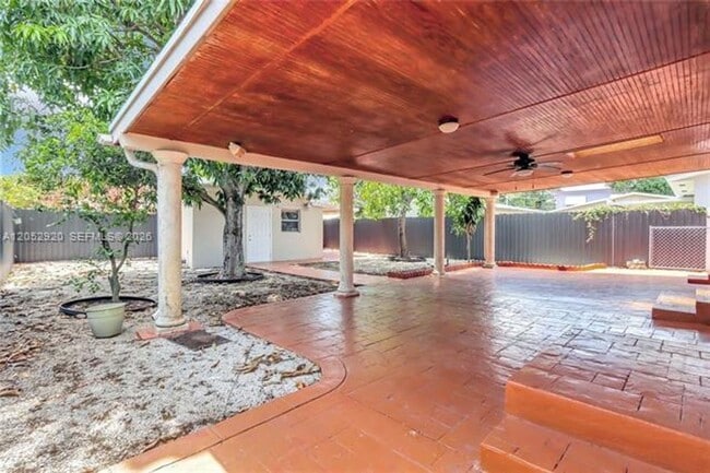 Building Photo - 2476 SW 17th St