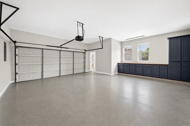 Building Photo - 16410 Emilia Ct