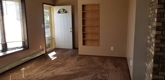 Building Photo - Large 2+ Bedroom home with a country setting