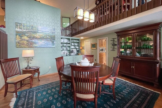 Building Photo - Fully Furnished Home