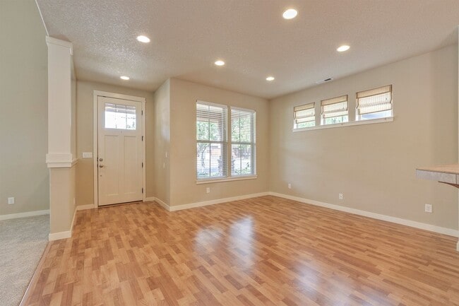 Building Photo - Executive style home