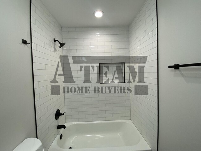 Building Photo - 4 Bedroom 2 Bathroom home for rent!