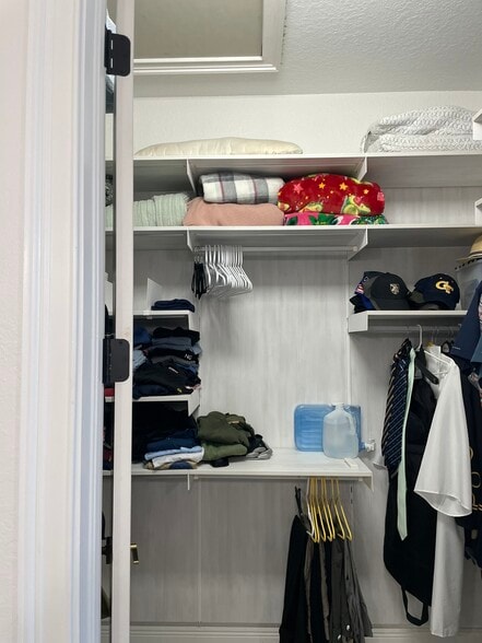 Building Photo - 6012 Yeats Manor Dr