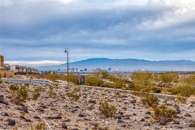 Building Photo - 2698 Frabiele St