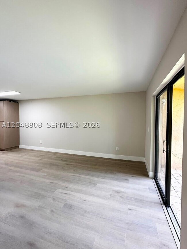 Building Photo - 2540 W 67th Pl