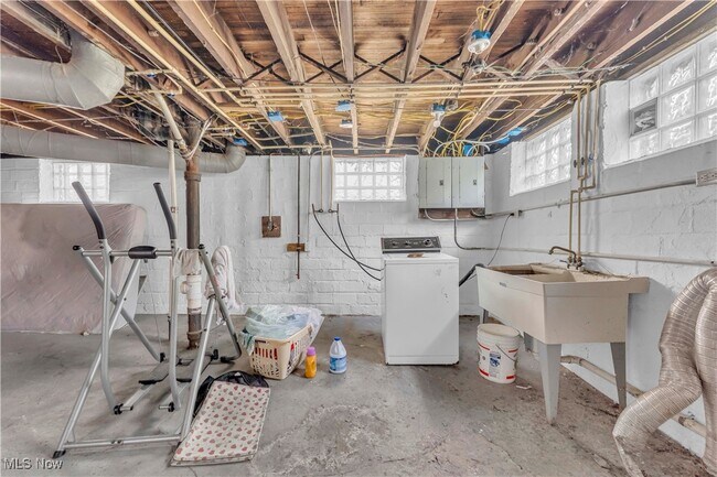 Building Photo - 862 Greyton Rd