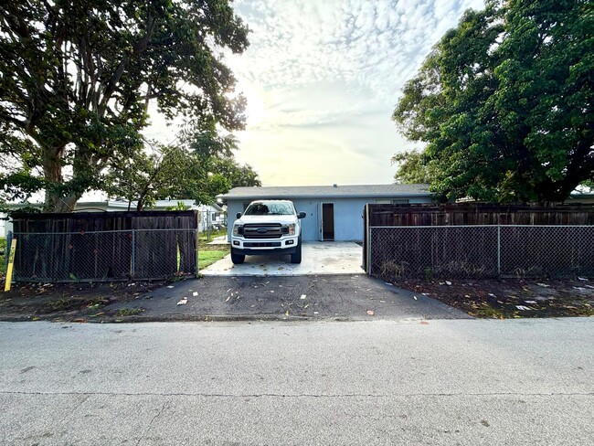 Building Photo - 661 NW 23rd Terrace