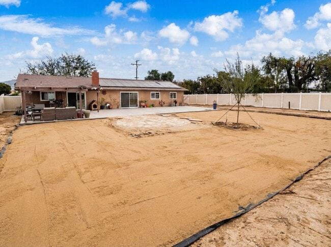 Building Photo - Beautiful 3 Bedroom Home in Norco